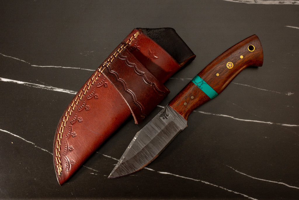 HTK28 - WNG4 - Walnut Turquoise Clip Point