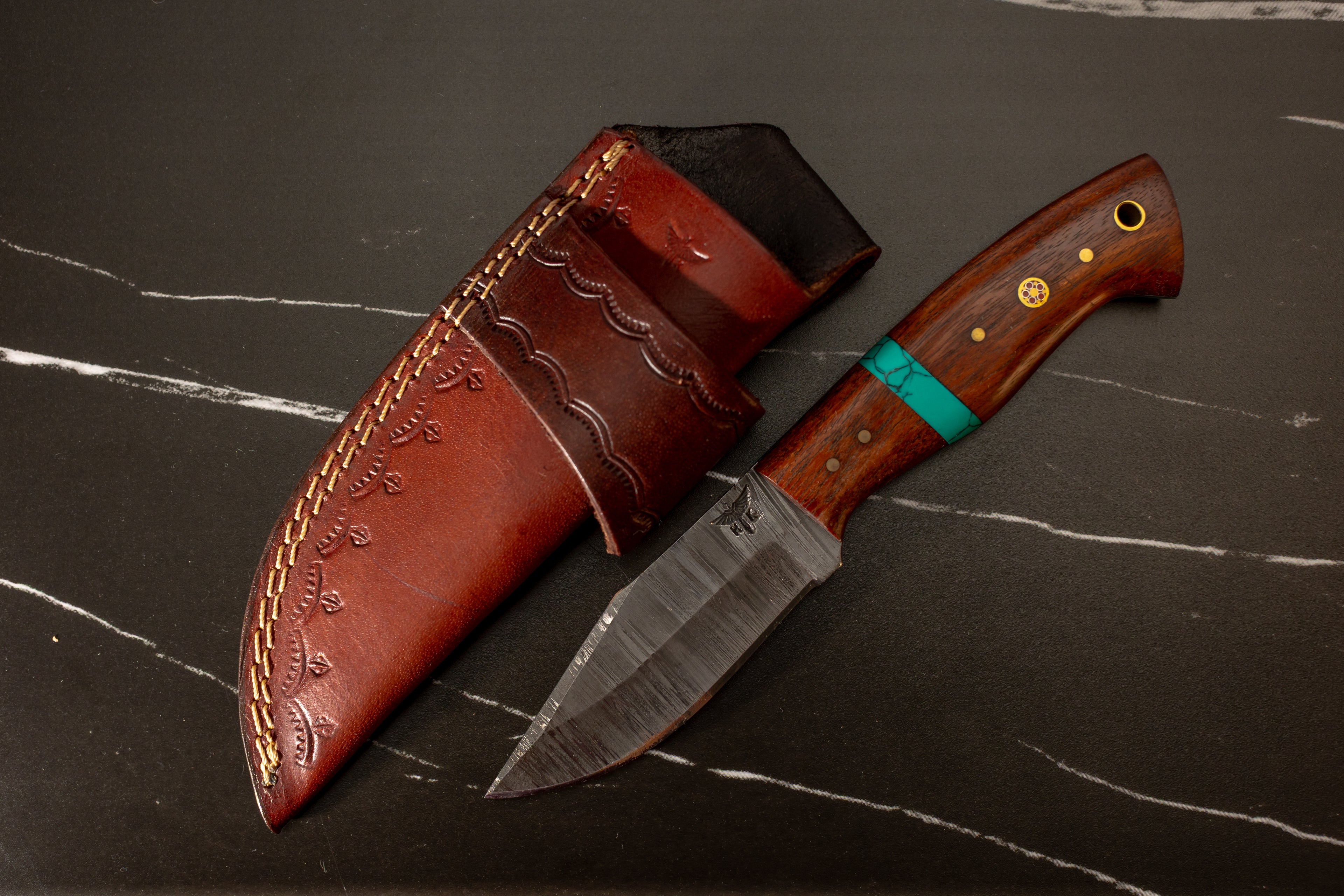 HTK28 - WNG4 - Walnut Turquoise Clip Point