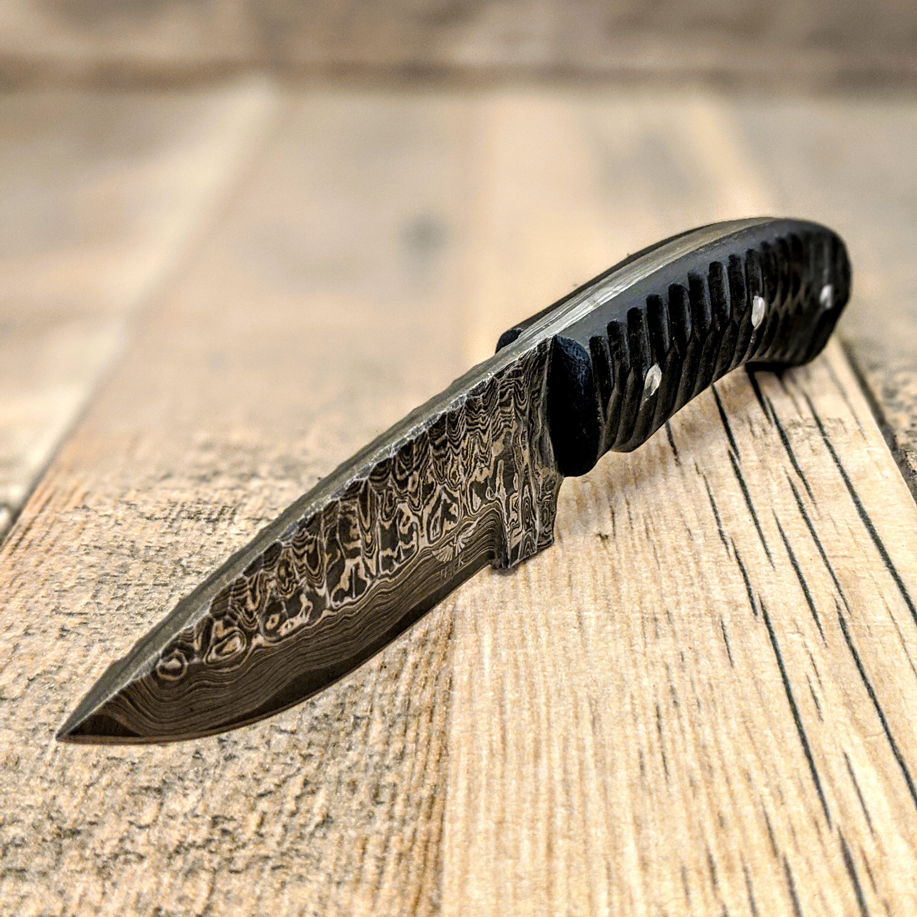 HTB-18 // Skinner // Grip Grinds on Micarta Handle // EDC // Hunt // All purpose