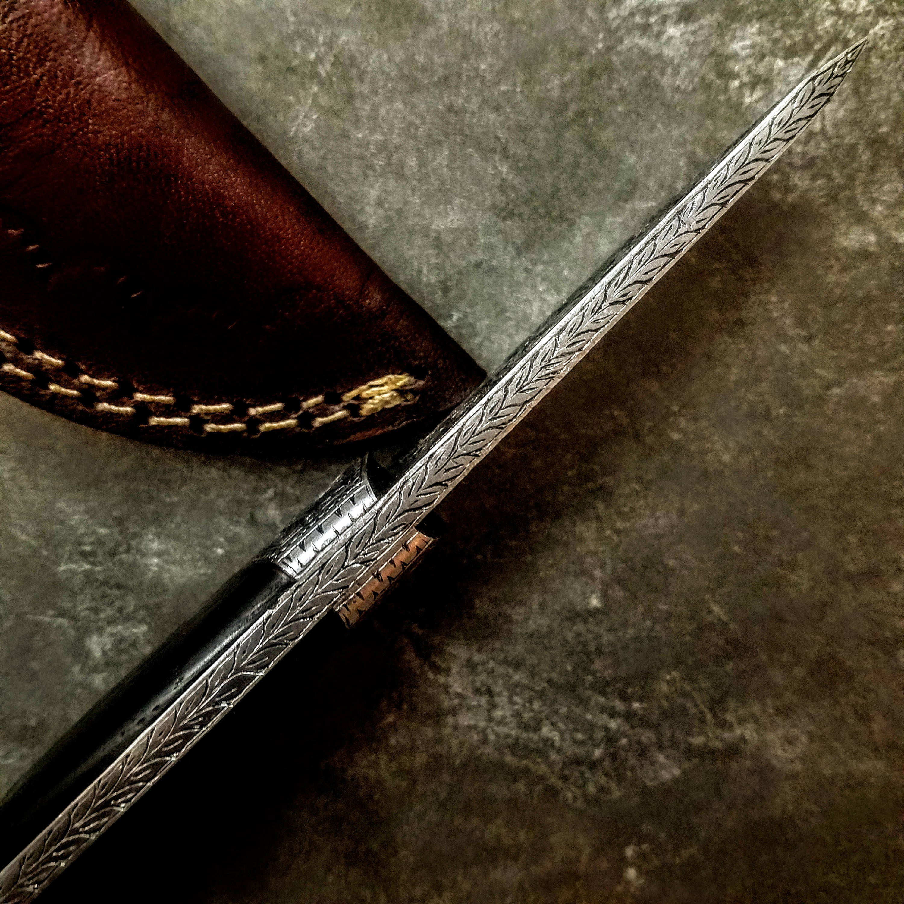 HTS-703 Knife/ Skinner / HAND ENGRAVED /  Hunting / Camping / Hand Made / Custom / Wenge Handle / 440C / High Hardness