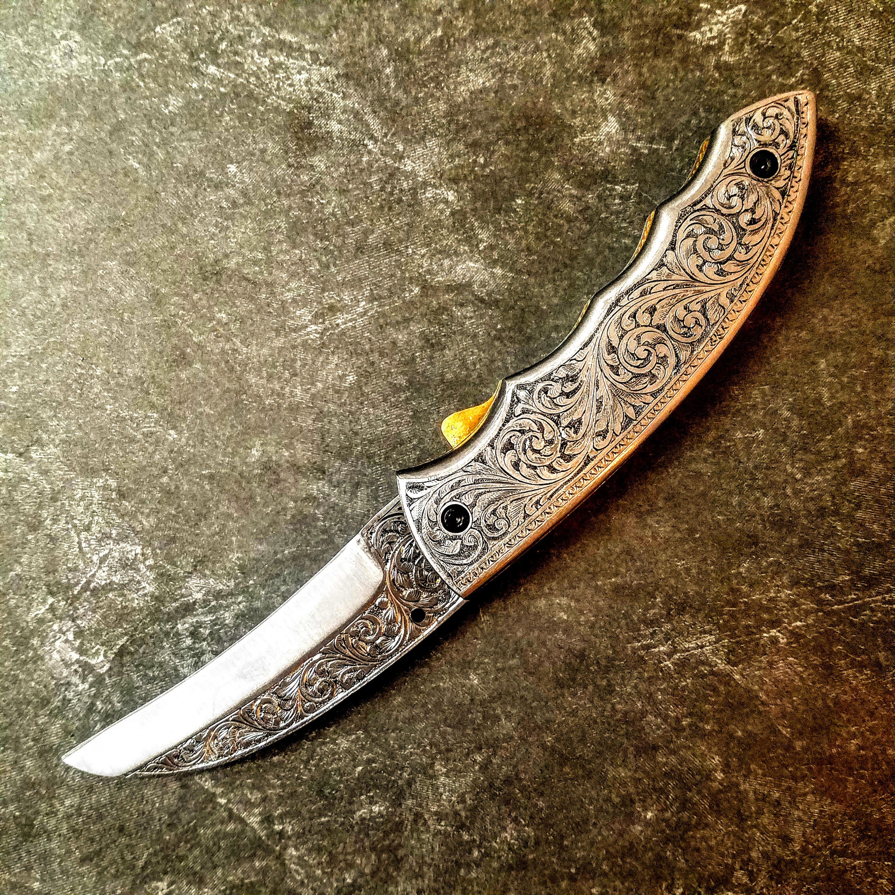 HTS-605 / 440C Beak Style Engraved Folder / EXCEPTIONAL Art / Handcrafted / Hometown Knives / Metal Engraving / EDC/ Folder / Pocket / Sharp