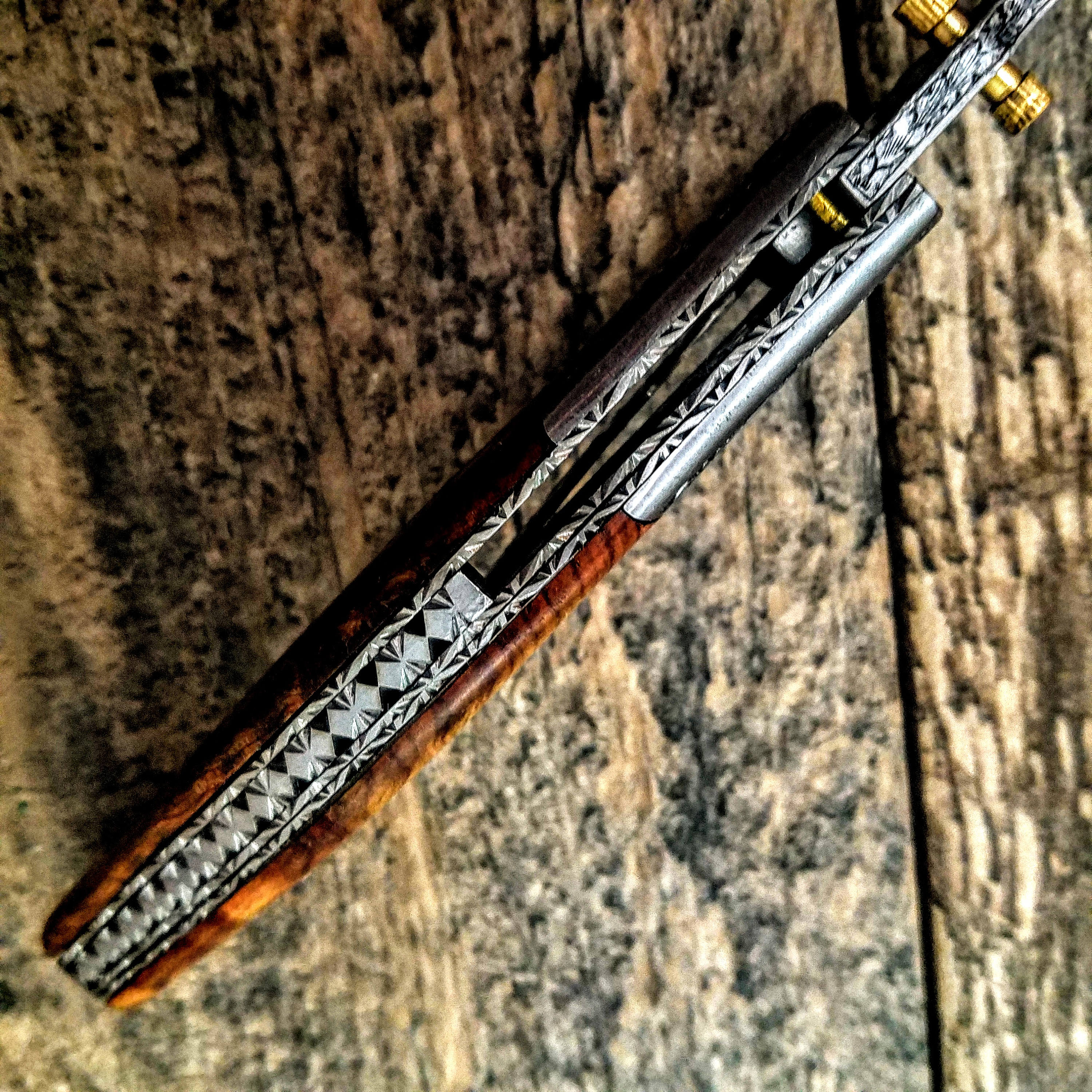 HTS-622 / 440C hand Engraved w/ Olive Folder / High End Art / RUST Free / Handcrafted / Hometown Knives / EXCLUSIVE