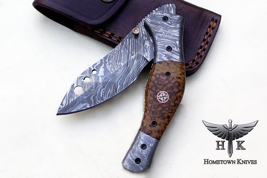 HTK - 1015 Damascus Knife custom handmade Folder pocket knie / Olive Wood handle / Damascus steel bolster / Liner Lock