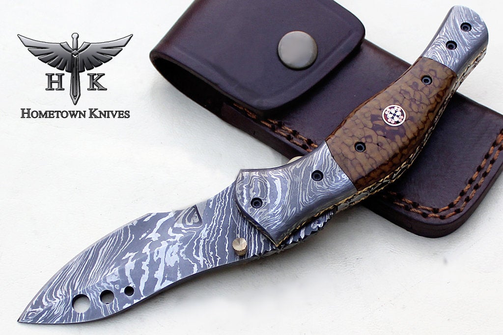 HTK - 1015 Damascus Knife custom handmade Folder pocket knie / Olive Wood handle / Damascus steel bolster / Liner Lock