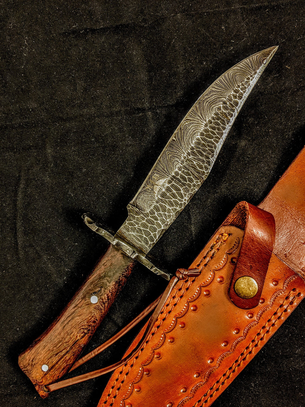 HTB-7  HANDFORGED Damascus Hunter Knife / Walnut Handle / Safety Hilt / Camping / Hunting Game - HomeTown Knives