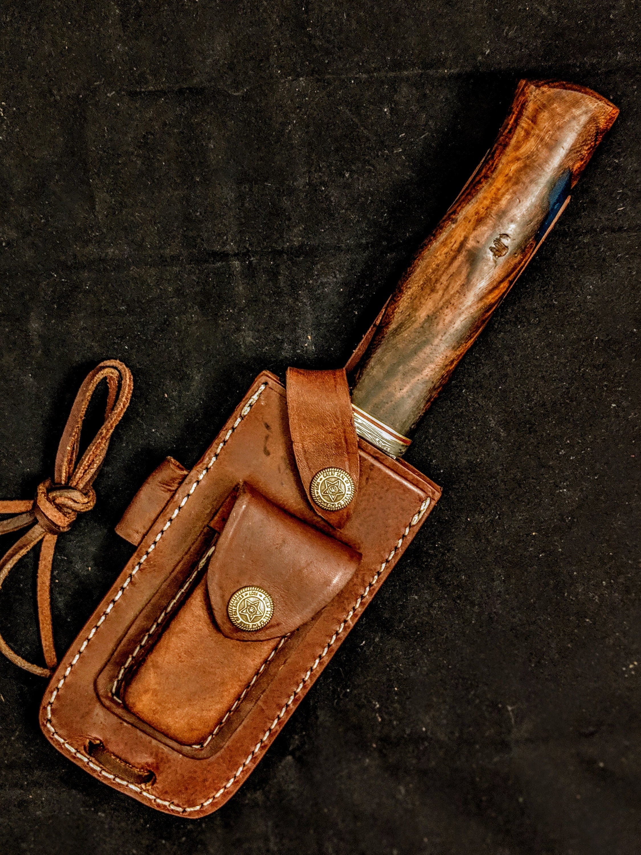 HT-21B  Damascus Knife custom handmade  Skinner / Sanmai / Rose Wood w/ Blue Resin Handle / Camping / Hunting - HomeTown Knives