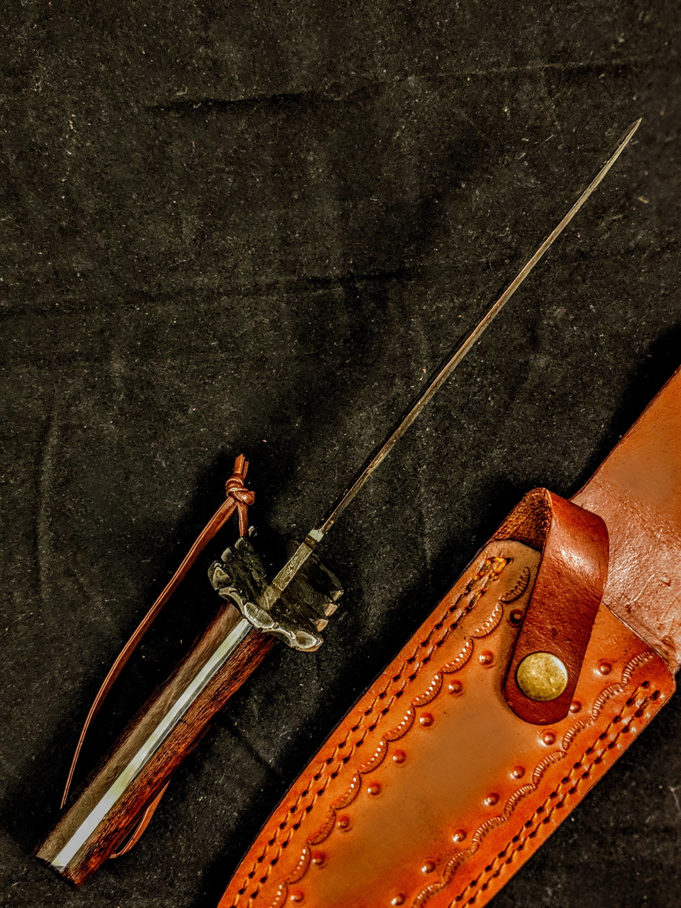 HTB-7  HANDFORGED Damascus Hunter Knife / Walnut Handle / Safety Hilt / Camping / Hunting Game - HomeTown Knives