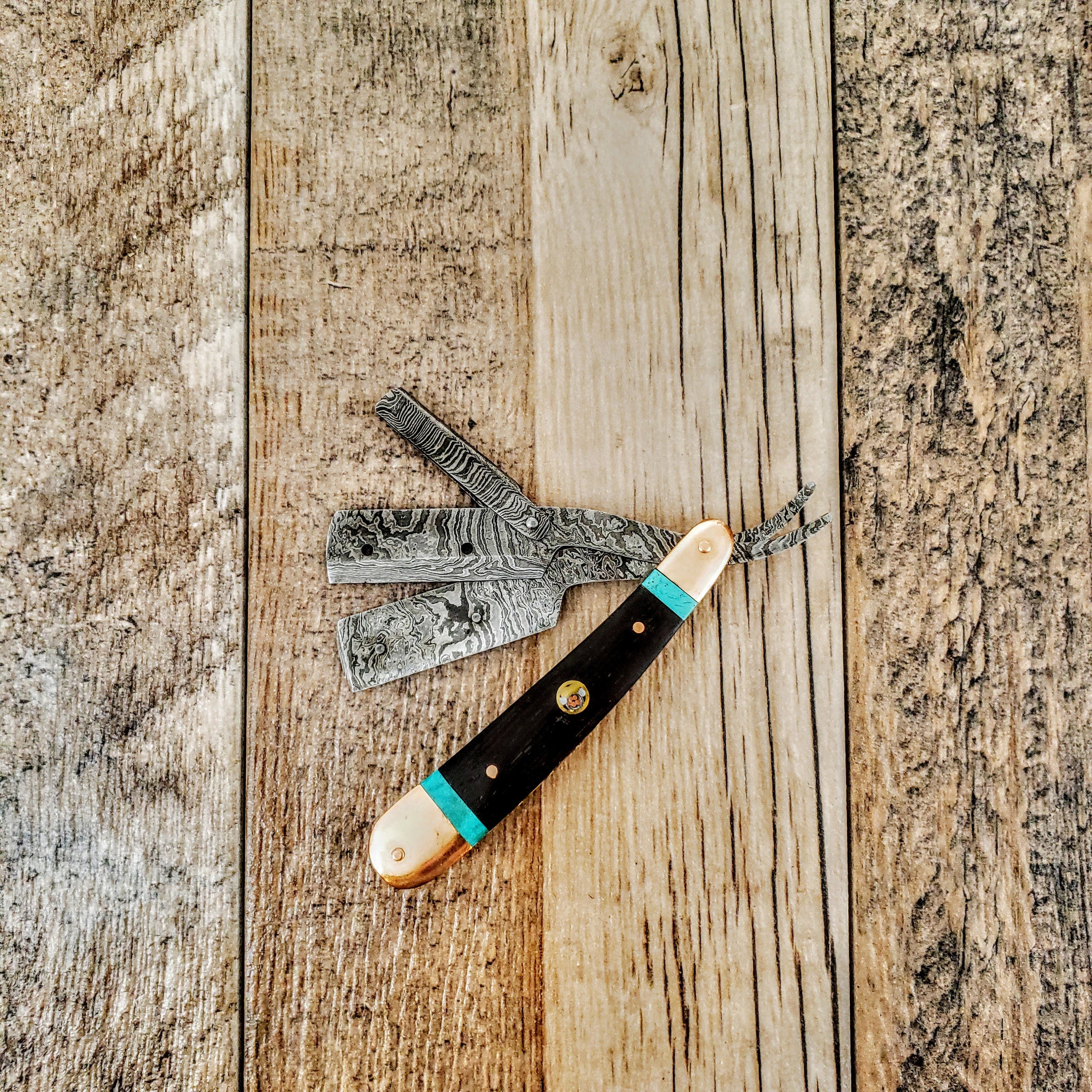 HTRR2 // Replaceable Blade Damascus Straight Razor // Close Shave