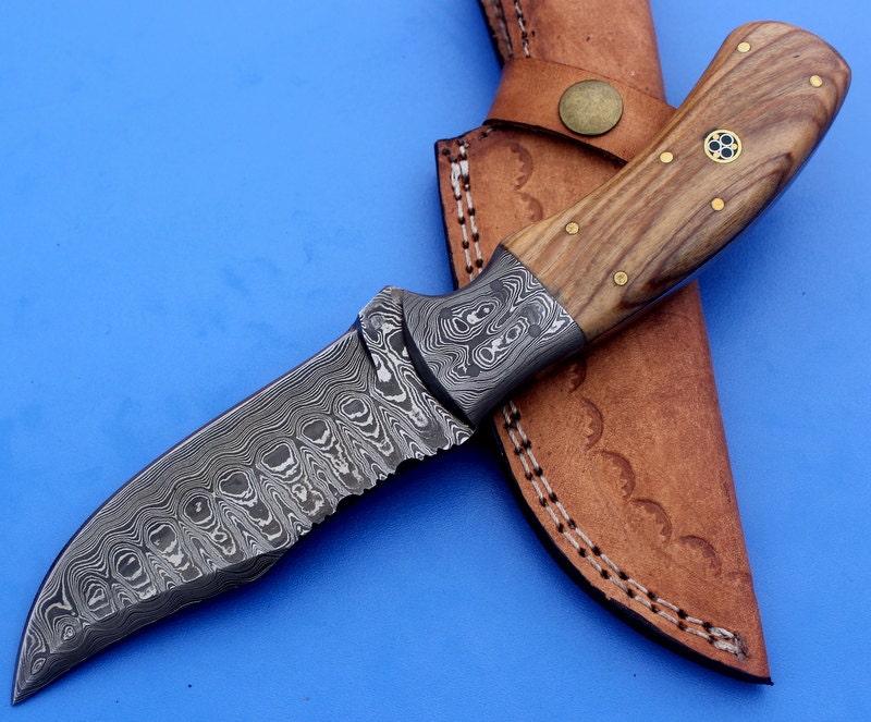 HTK-34 custom handmade Damascus Skinner Knife / Rose Wood handle / Great quality