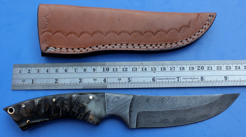 HTS-95  Damascus Knife custom handmade Skinner / Ram Horn handle / Great quality / Sanmai Pattern