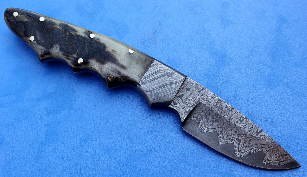 HTK-97  Damascus Knife custom handmade Skinner  / Ram Horn handle / Great quality / Sanmai Pattern - HomeTown Knives