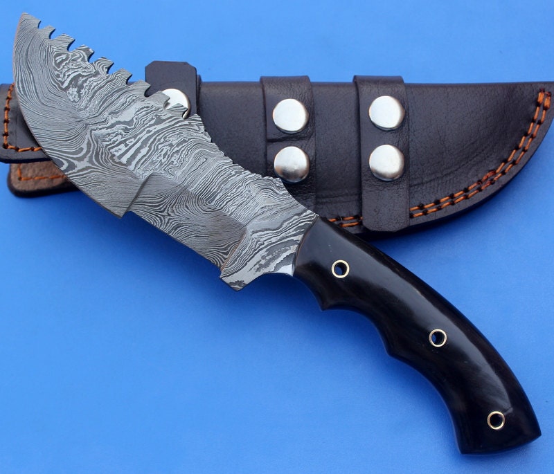 HT-13 Damascus knife / Tracker / Hand Made / Custom / Forged Damascus / Buffalo Horn handle