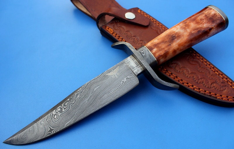 HTS-108  Damascus Knife custom handmade Bowie / Color Camel Bone Handle / Damascus Fittings