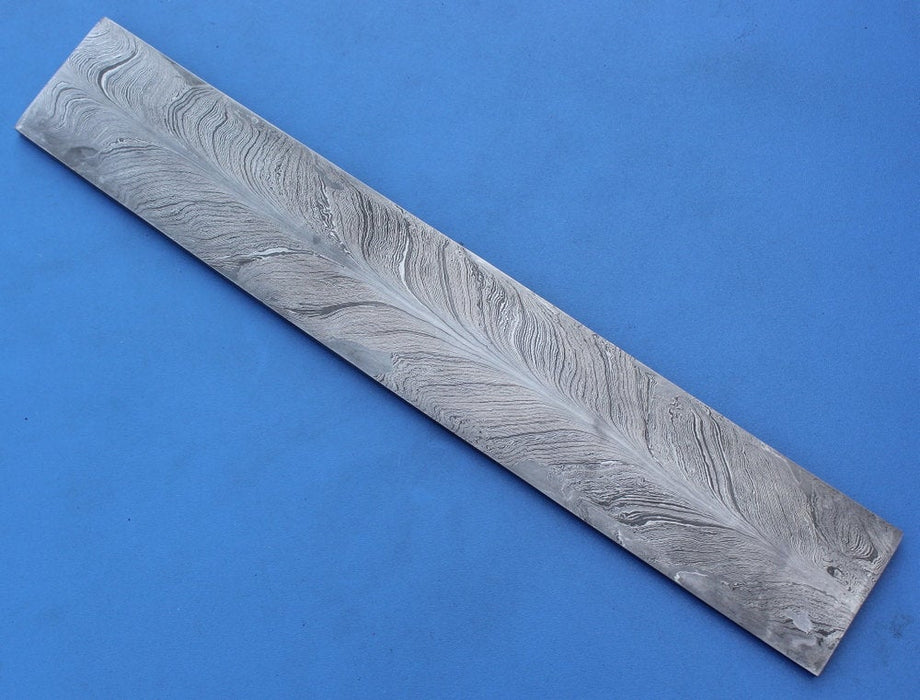 HTk-193 custom handmade Damascus Steel Billet / Great quality . Feather pattern / 2" x .11" x 10"