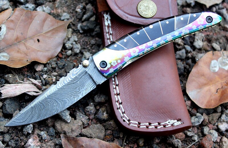 HTK-242 Damascus Knife custom handmade Folder / Buffalo Horn handle / Damascus bolsters